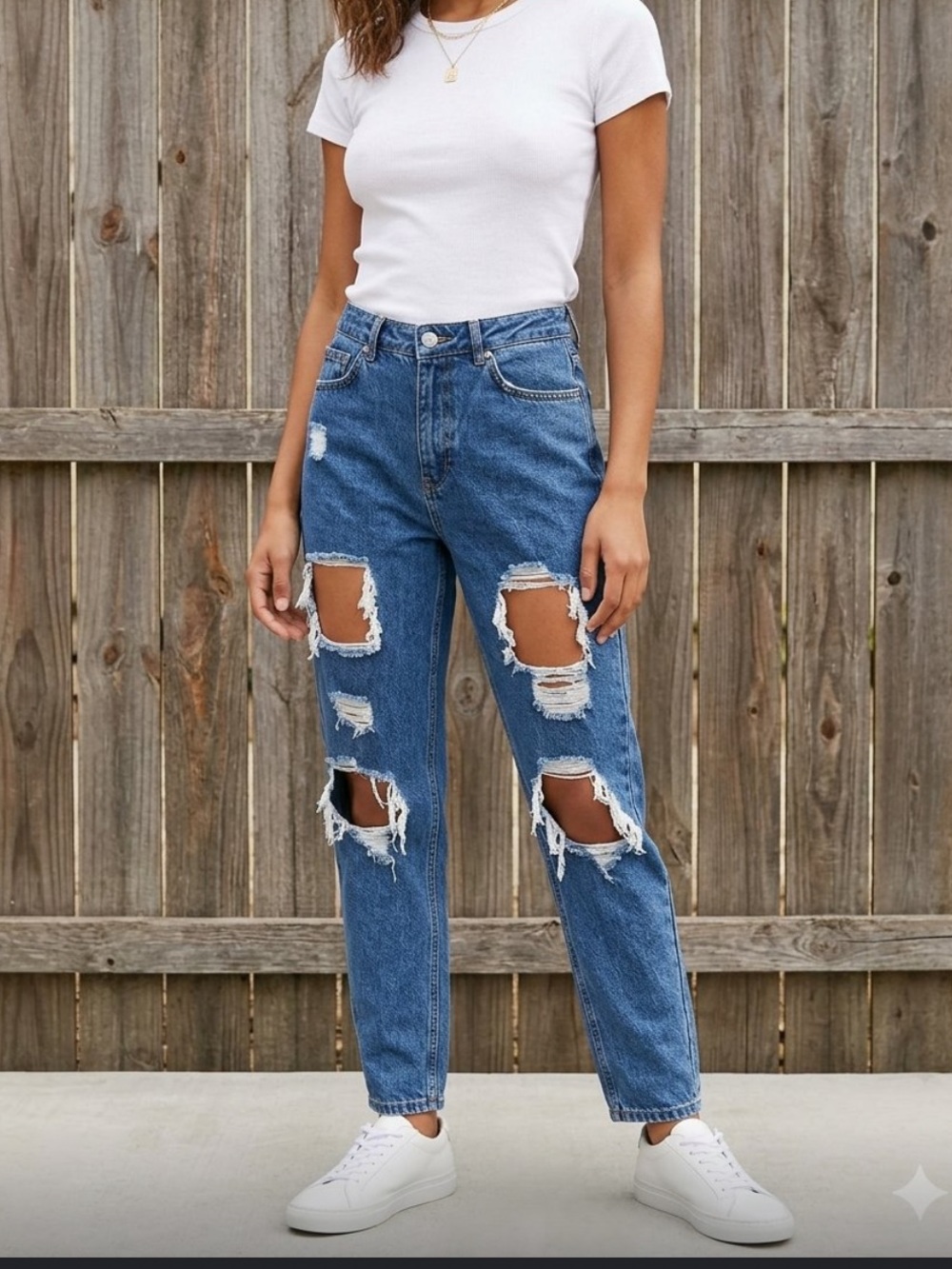 👗BDG mom high rise Distressed Blue Women’s Jeans